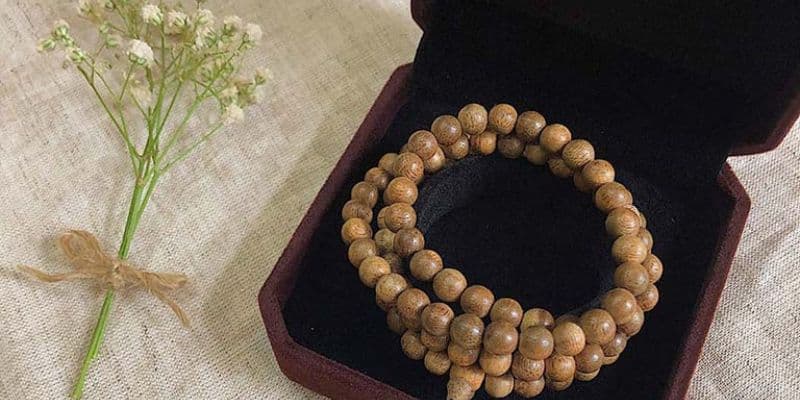 Choosing the right 108 beads Agarwood bracelet