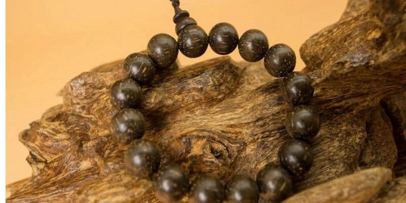 Some effects of wearing agarwood bracelets for men