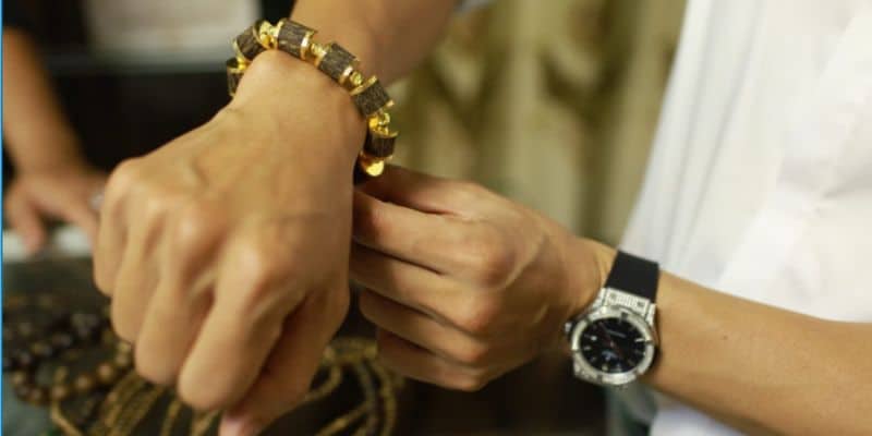 Highlights of agarwood bracelets for men